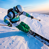 homme qui fait du ski